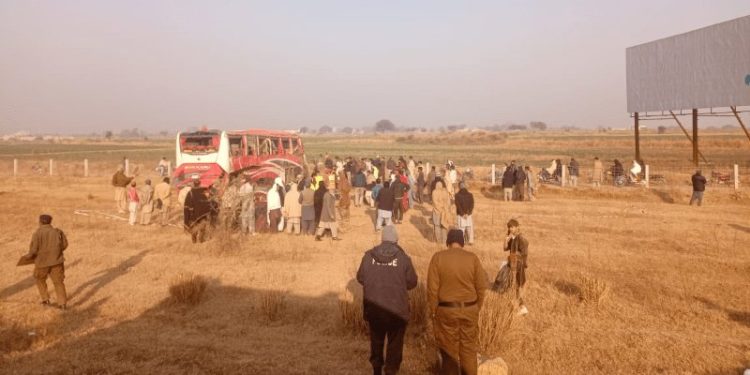 18 dead, 35 injured in separate motorway accidents in Punjab, Sindh