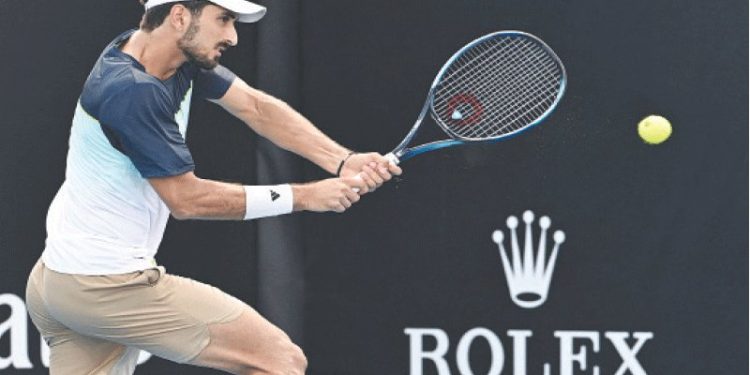 Sabalenka, Zverev shine after rain stops play in Melbourne