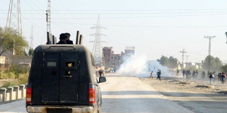 11 cops injured in clashes during anti-encroachment drive in Sindh’s Qasimabad: official