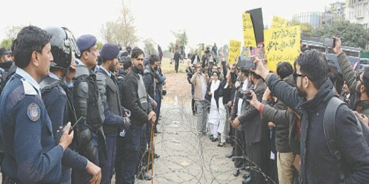 Undeterred by protests, JCP picks six new SC judges