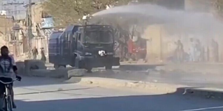 Tear gas, water cannon employed to disperse Baloch Yakjehti Committee protesters in Quetta