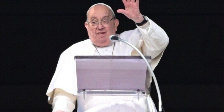 Pope Francis plans to appear in public on Sunday for first time in 5 weeks
