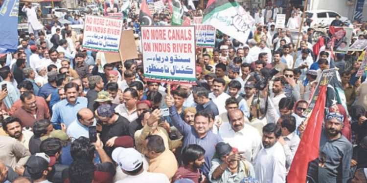 PPP stages Sindh-wide protests against canals project