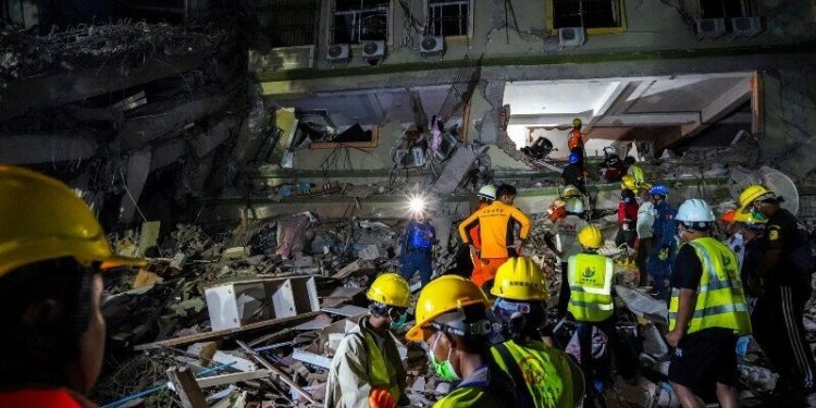 Myanmar quake death toll hits 1,700 as aid scramble intensifies