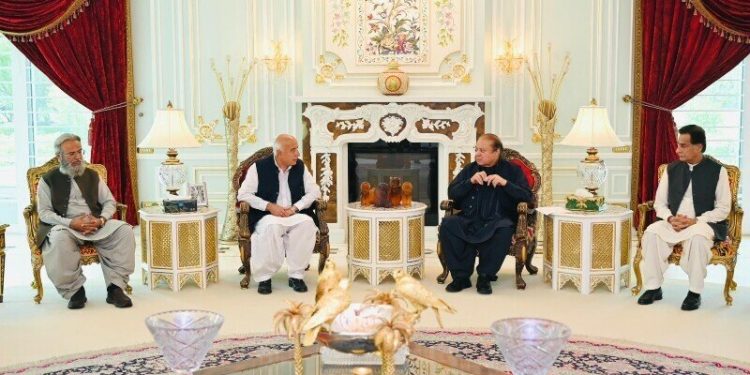 Nawaz for political solution to Balochistan’s issues