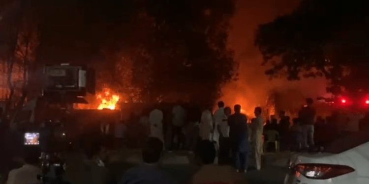 Huge factory fire erupts inside export processing zone in Karachi