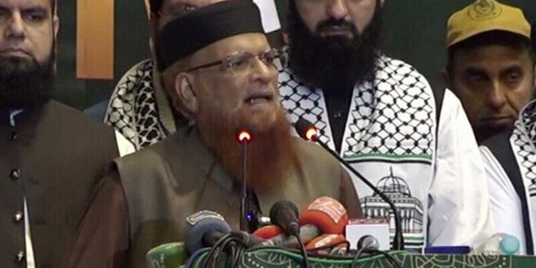 Mufti Usmani stresses peaceful protest as Karachi police foil another attack on fast-food chain outlet