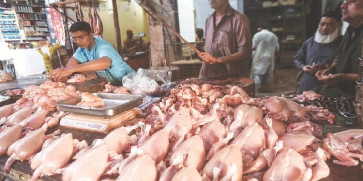 Despite ‘hefty’ fines, Karachi retailers thrive on booming Ramazan sale