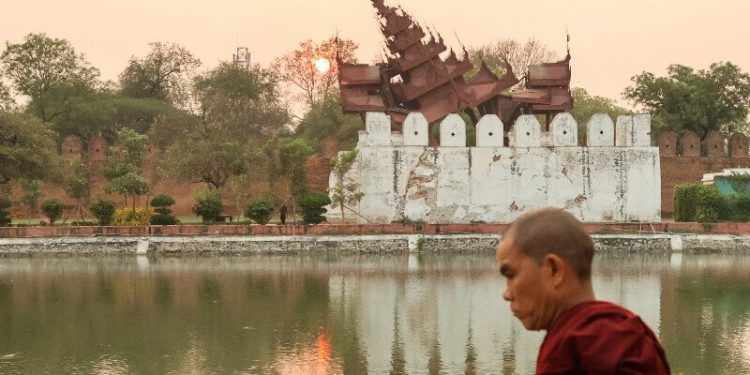 Myanmar declares week of mourning as quake toll passes 2,000