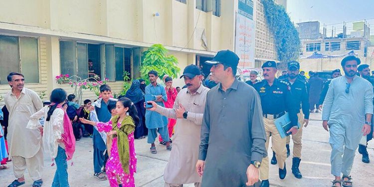 ‘Forced repatriation’ of 16,138 Afghans begins in Karachi: authorities