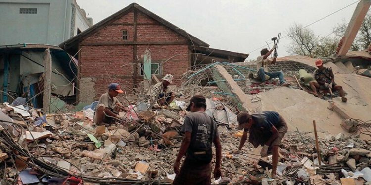 Rain complicates recovery in quake-hit Myanmar as death toll nears 3,500