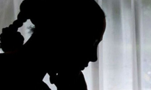 Five held in Gujrat for gang rape of salesgirl