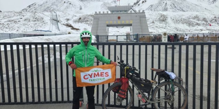 Polish cyclist aiming to be 1st to reach K2 base camp starts final leg of journey