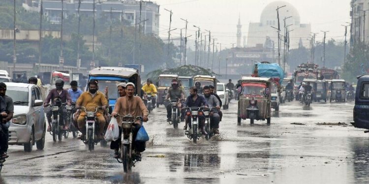 NDMA issues urban flood warning as intermittent showers in Karachi to continue till tomorrow