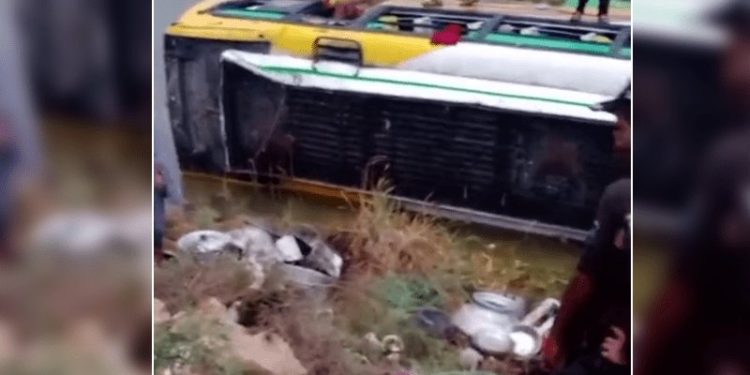 6 killed, 12 injured as bus overturns in Sindh’s Thatta: rescue officials