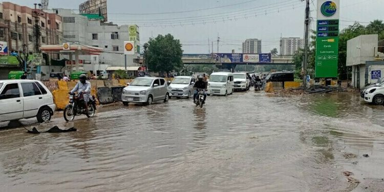 At least 7 dead as heavy rain lashes Karachi; commuters brave hours-long traffic jams