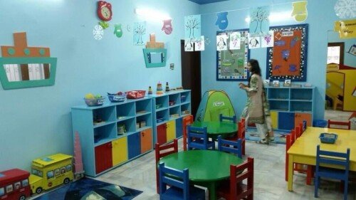 Sindh govt orders closure of Karachi schools, colleges today after heavy rain