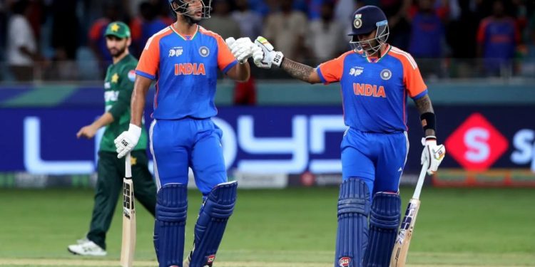 Pak vs Ind: India make short work of uninspiring Pakistan, win by 7 wickets