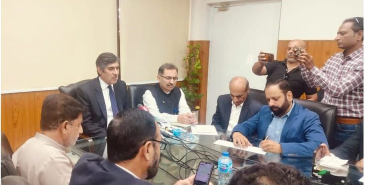 MD SNGPL Amer Tufail Reviews RLNG Connection Services in Islamabad, Assures Transparency and Efficiency