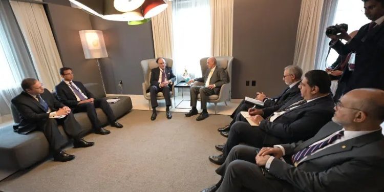 Aurangzeb discusses investments with International Finance Corporation, Islamic Development Bank in Washington