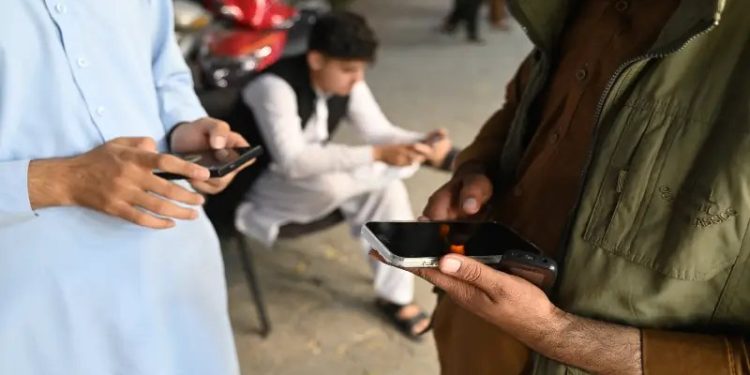 Mobile and internet restored across Afghanistan: AFP journalists