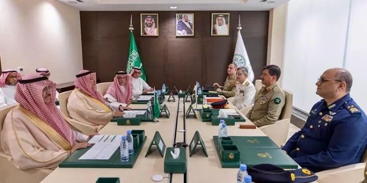 Pakistan, Saudi Arabia military leaders discuss advancing mutual defence pact