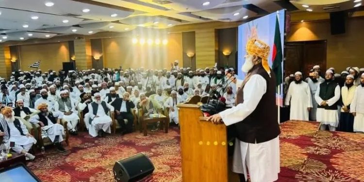 Fazl says Pakistan has moved past ‘bitter memories’, calls for new future with Bangladesh