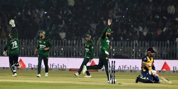 Nawaz, Sahibzada star as Pakistan romp to seven-wicket victory against Sri Lanka