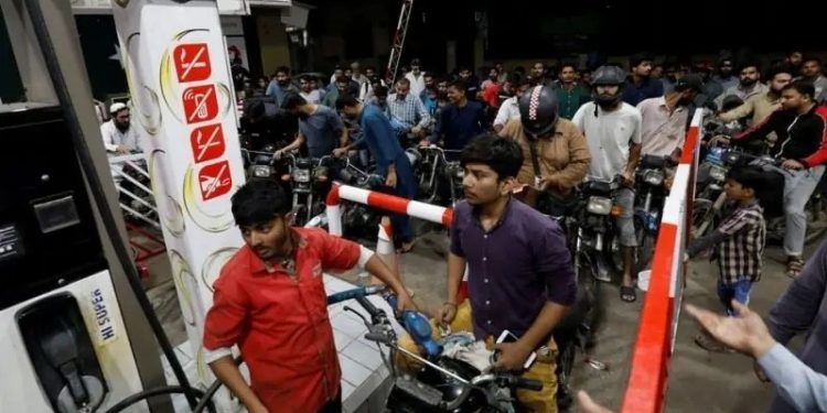 Diesel price slashed by Rs14 as petrol remains unchanged