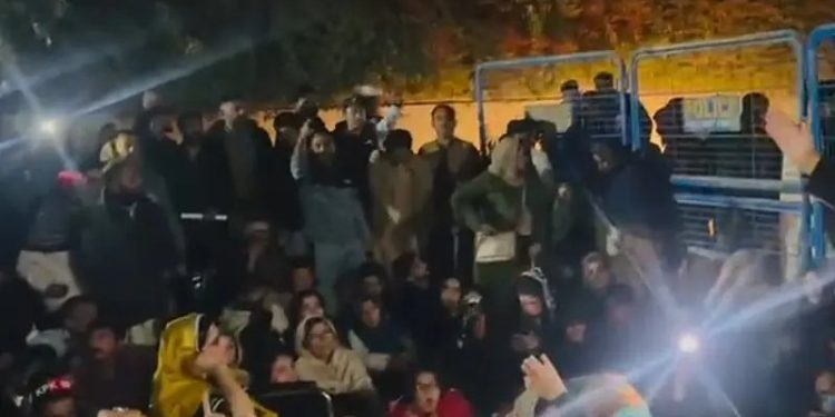 Water cannons again used to disperse PTI protesters staging sit-in near Adiala jail