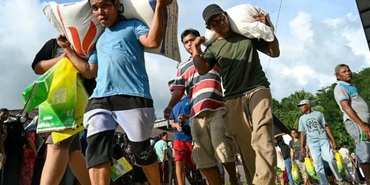 Frustration in Indonesia as flood survivors await aid, toll crosses 700