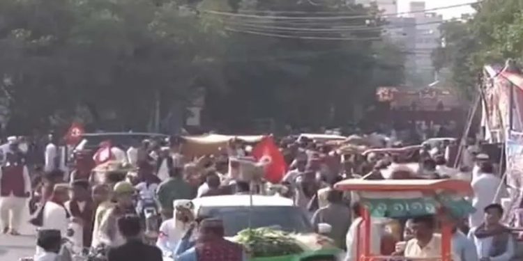 45 arrested as citizens clash with police during Sindh Culture Day rally