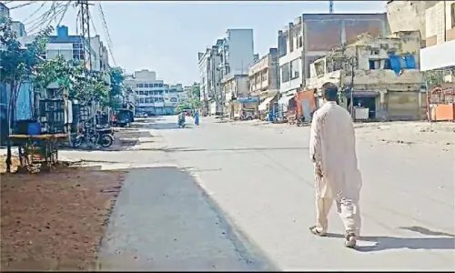Transporters press ahead with wheel-jam strike in Islamabad, Rawalpindi tomorrow despite administration’s appeal