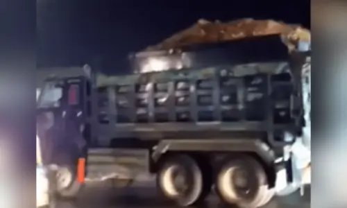 Dumper truck kills motorcyclist in North Karachi: police