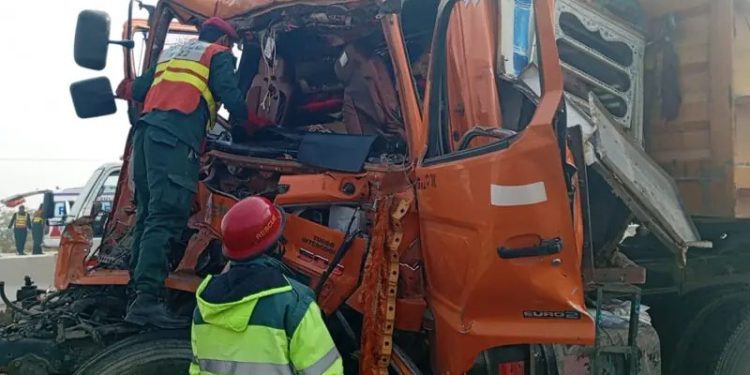 7 injured as 6 trailer trucks collide on Multan-Sukkur Motorway due to fog: Rescue 1122