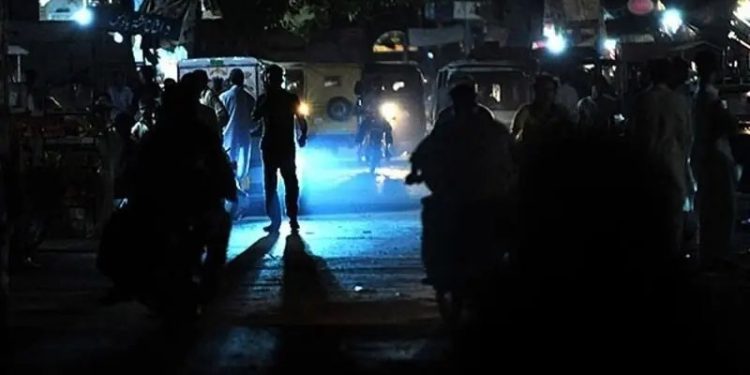Discos resort to forced loadshedding as shortfall surges to 4,000MW
