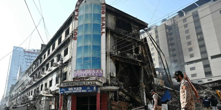 Search operation continues at Karachi’s Gul Plaza after deadly inferno