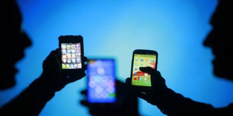 Chip shortage pushes up smartphone prices