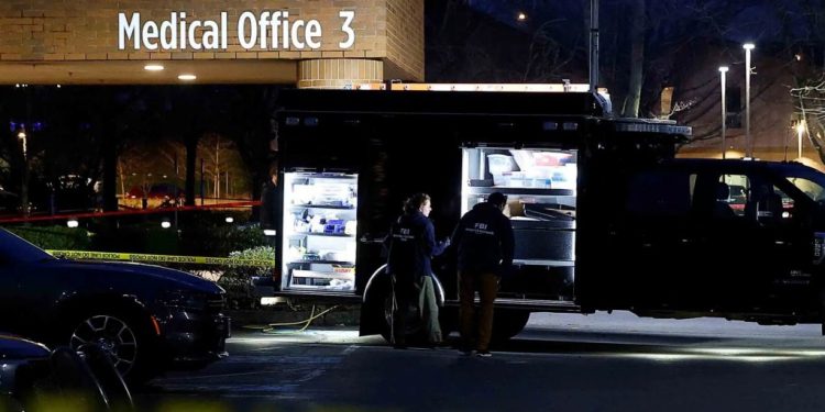 US border agent shoots, wounds 2 people in Portland