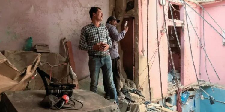 At least 16 killed in Karachi Soldier Bazaar building collapse following gas explosion