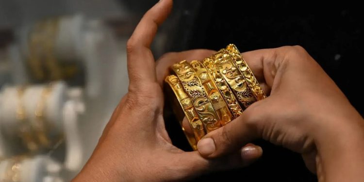 Gold, silver plunge in international market on firm dollar, broad market selloff