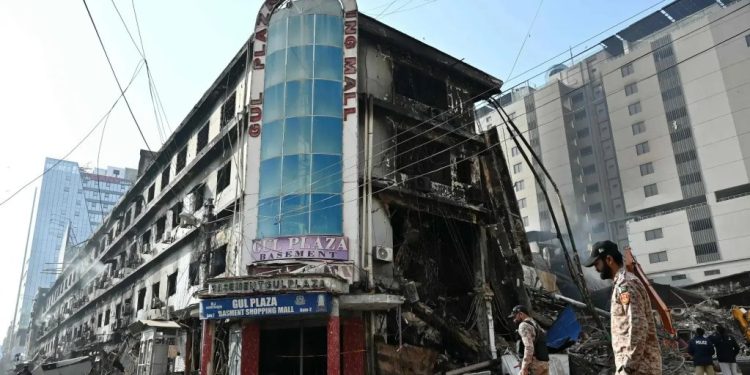 Sindh govt notifies single-judge commission to investigate Gul Plaza inferno