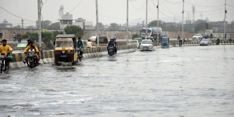 PMD forecasts rain in Karachi tomorrow, more showers across Sindh this week