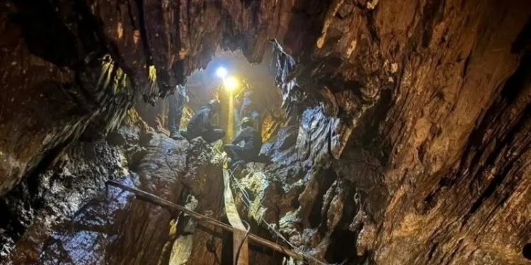 Rescuers pull 4 from flooded cave in Laos, 2 still missing