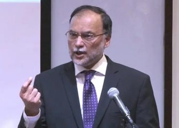 Minister vows to remove hurdles faced by investors
