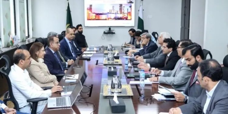 Govt dusts off oil refining policy as Hormuz disruptions bite