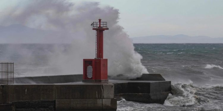 Tropical storm Jangmi batters Japan, cuts power to 60,000 homes