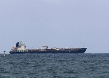 Maritime affairs minister contacts Dar, discusses release of Pakistani seamen held hostage by Somali pirates