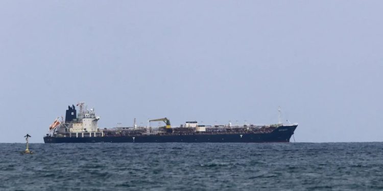 Maritime affairs minister contacts Dar, discusses release of Pakistani seamen held hostage by Somali pirates