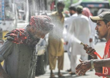 Karachi sizzles as feels-like temperature climbs to 54°C